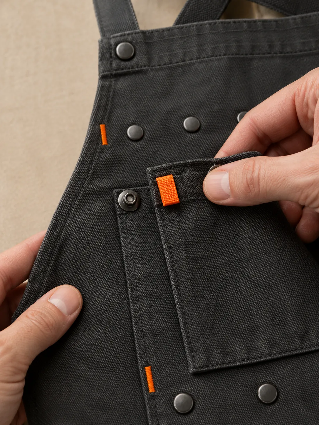 Full Grid Rig Apron, close-up of the snap rail and pull tab